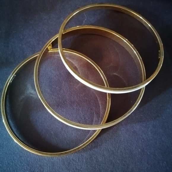 Vintage Monet Signed Set of Three Bangles Gold Tone White Enamel Modern Sleek - Picture 8 of 9